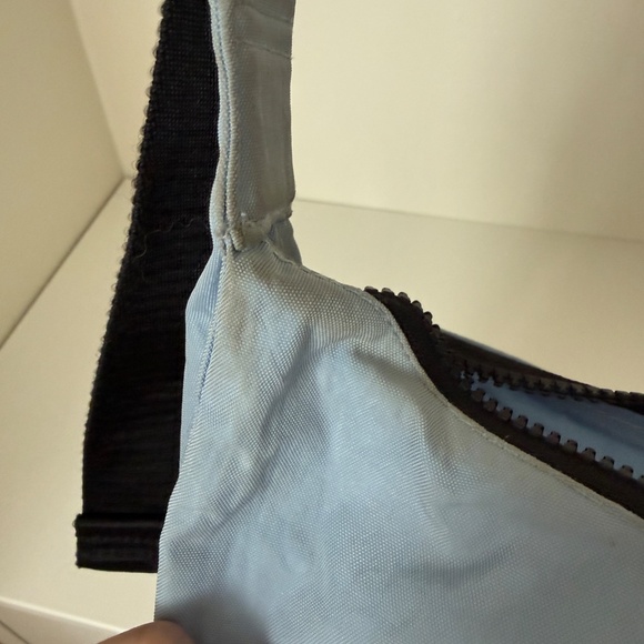 Baggu Small Crescent Bag in light blue - Picture 3 of 7